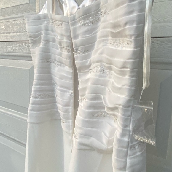 12 pearl white Wedding Dress with Beads - Picture 13 of 14